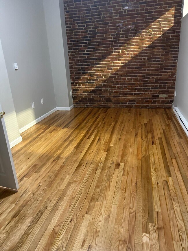 Building Photo - 7 Pembroke St