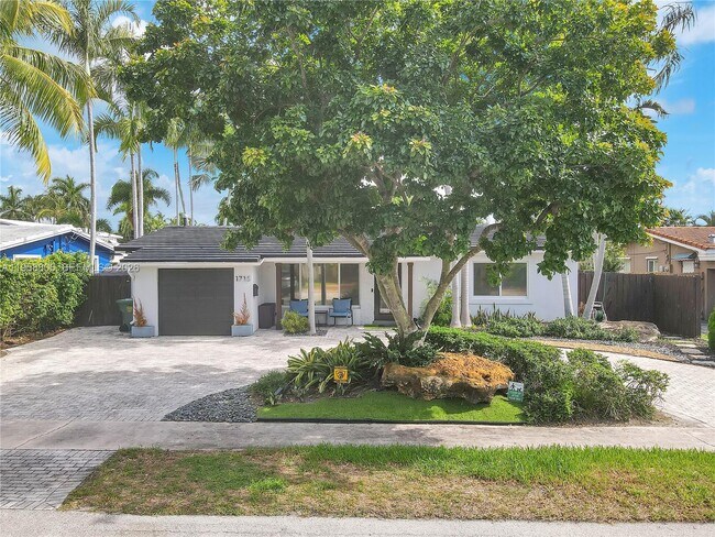 Foto del edificio - 1715 NE 40th St