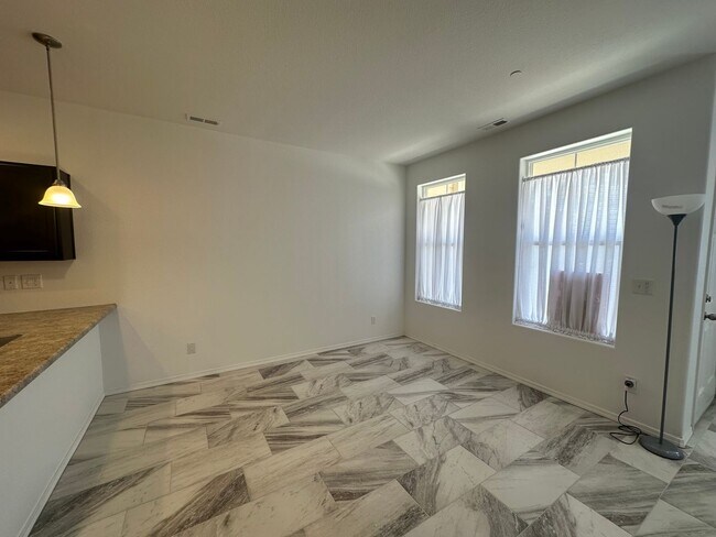 Building Photo - 2 Bed 3 Bath Townhouse with 2 Car Attached...