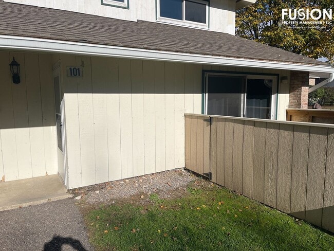 Foto del edificio - 3 Bedroom/2 Bathroom Condo Right Near Oakledge Park w/Pool!