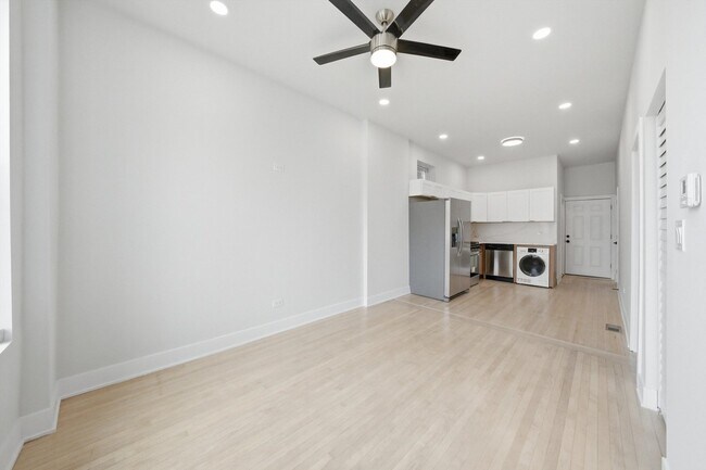 Building Photo - 2145 W 18th Pl