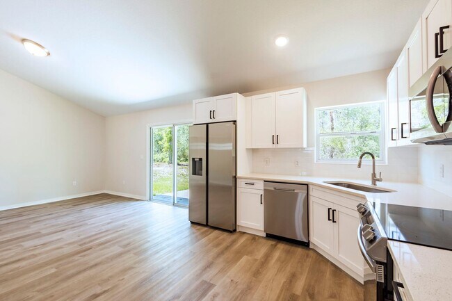 Foto del edificio - 3 bed / 2 bath with office - 16563 SW 31st...