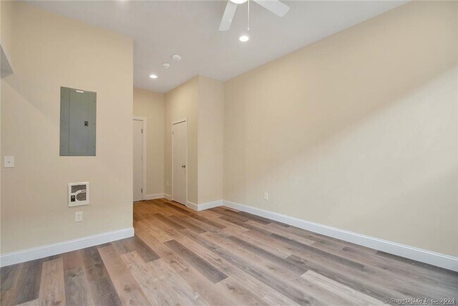 Building Photo - 120 E Main St