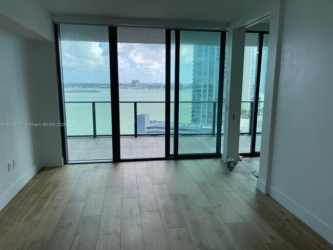 Foto del edificio - 650 NE 32nd St