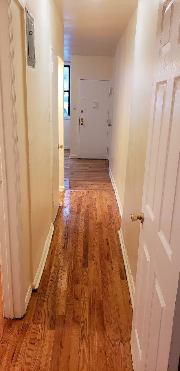 Building Photo - 1402 W 4th St