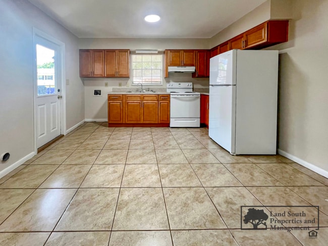 Building Photo - 2628 S Palmeden Dr