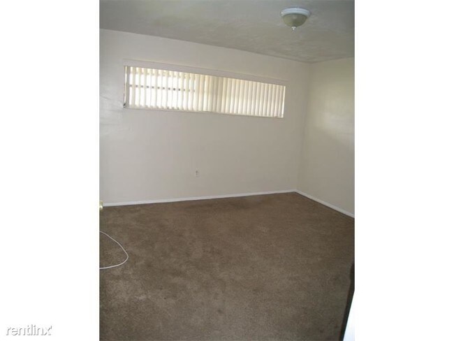 Foto del edificio - 2401 NW 72nd Ave