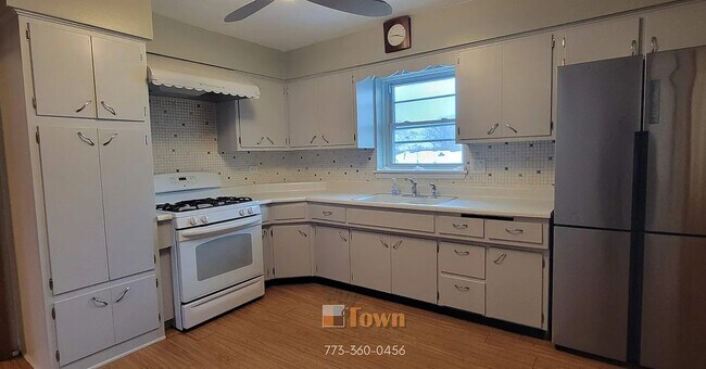 Foto del edificio - 7734 W Addison St