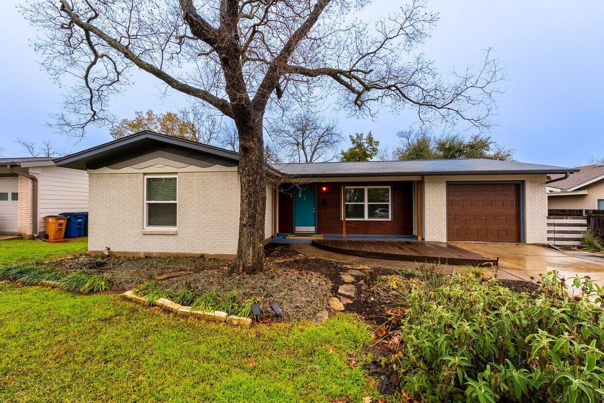 Charming 3/1 Located in Crestview. House Rental in Austin, TX
