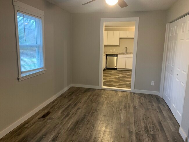 Building Photo - Renovated 3 Bedroom in Wayne Township!