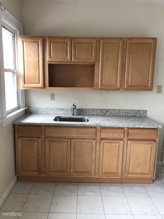 Building Photo - 3 br, 1 bath  - 99 Greenwich Ave 1