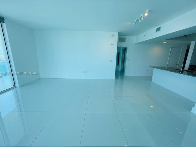Foto del edificio - 950 Brickell Bay Dr