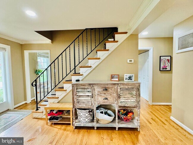 Foto del edificio - 6018 Meriwether Ln