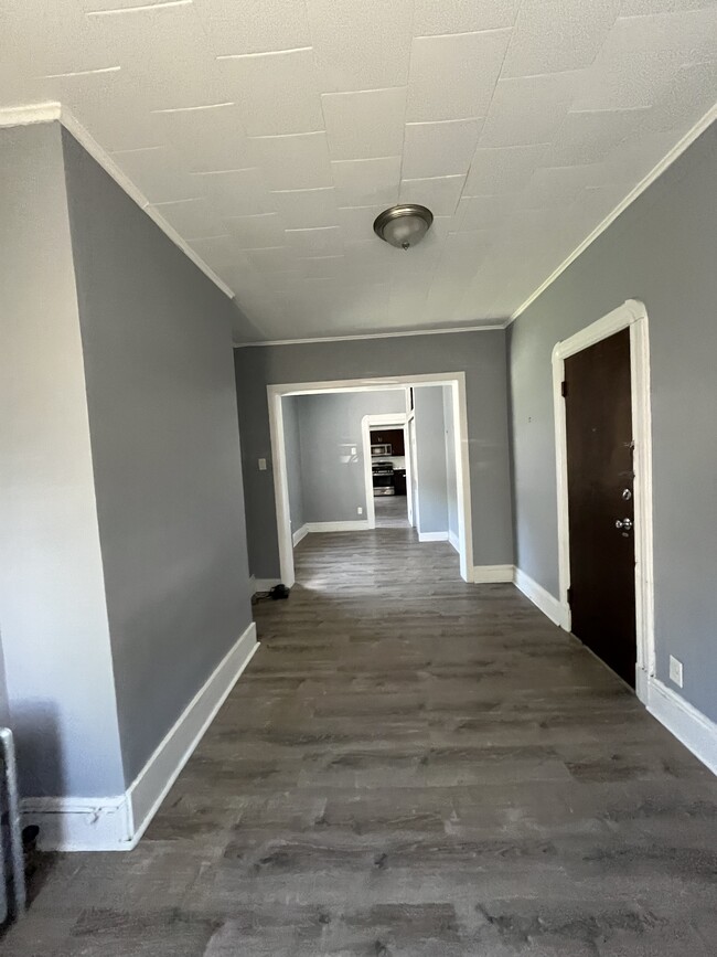 Building Photo - 56 Rose Ave