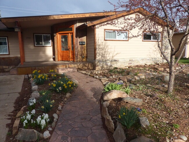 Building Photo - 2708 Mesa Avenue