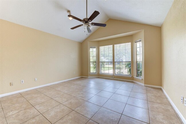 Building Photo - 4035 Green Crest Dr