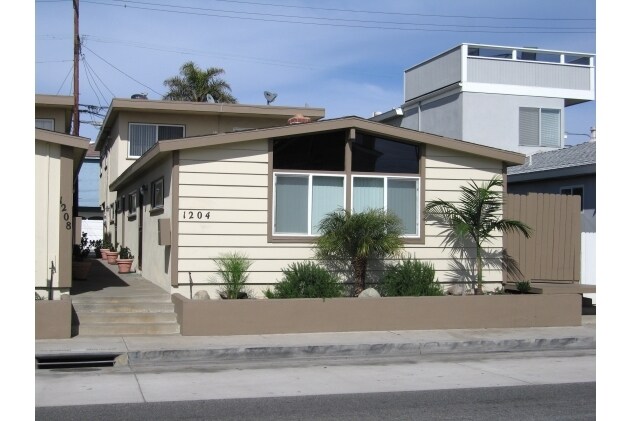 Primary Photo - 1204 W Balboa Blvd