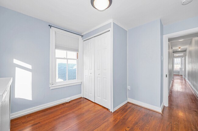 Foto del edificio - 12 E South St