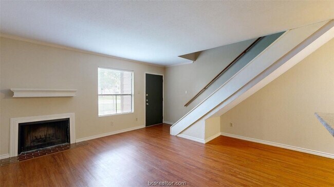 Foto del edificio - 904 University Oaks Blvd