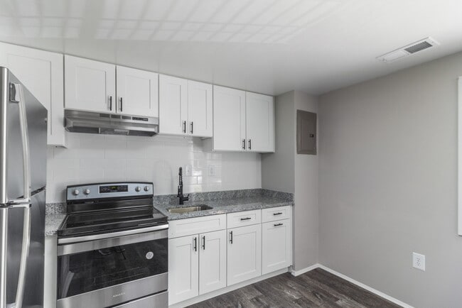 Building Photo - The Townhomes at River Crossing