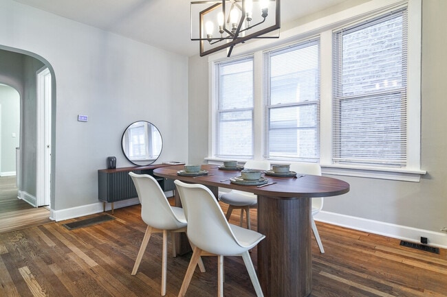 Foto del edificio - 3649 N Whipple St