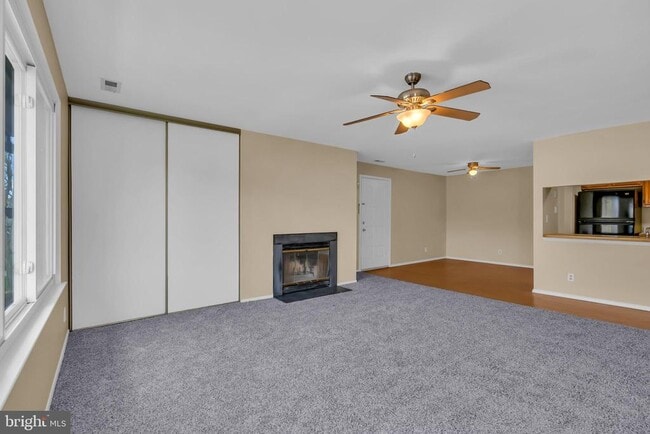 Foto del edificio - 2419B Durham Ct