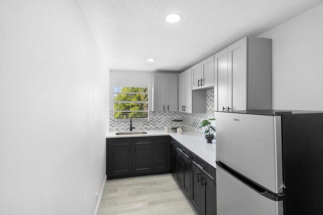 Foto del edificio - 1882 Lake St