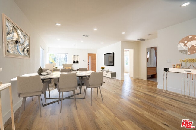 Foto del edificio - 5705 Jamieson Ave