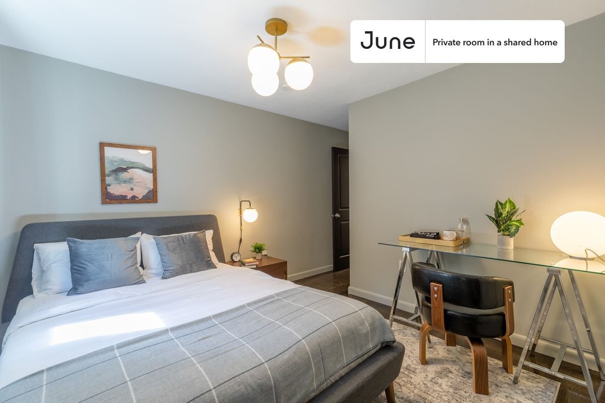 Foto principal - Room in Shared 6 bed/4 bath home