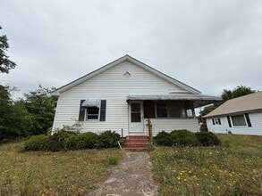 Building Photo - 653 Cherry St