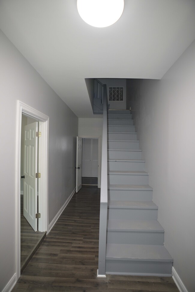 Building Photo - 819 S Leavitt St