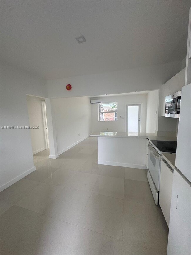 Foto del edificio - 53 NE 56th St