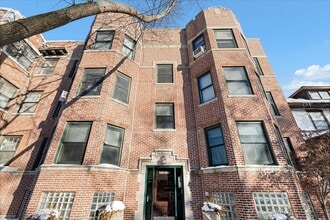 Building Photo - 6553 N Greenview Ave