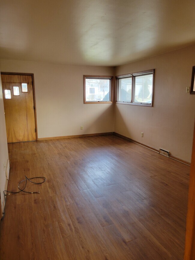 living room - 607 Jungles Ave
