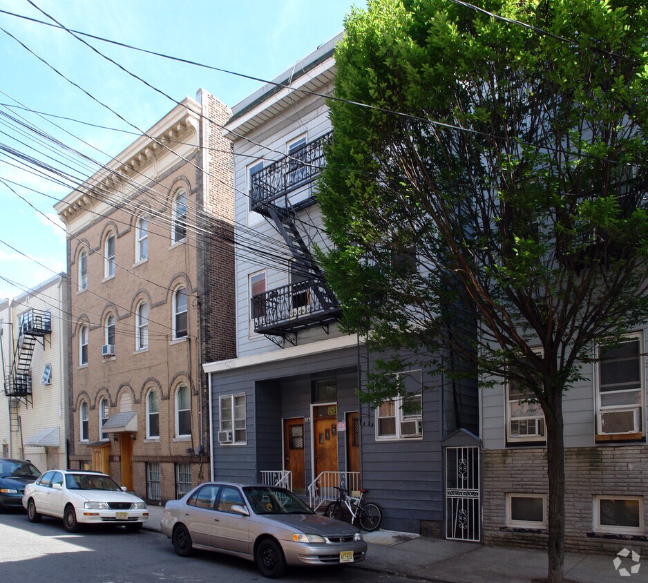 Foto principal - 377 E Kinney St