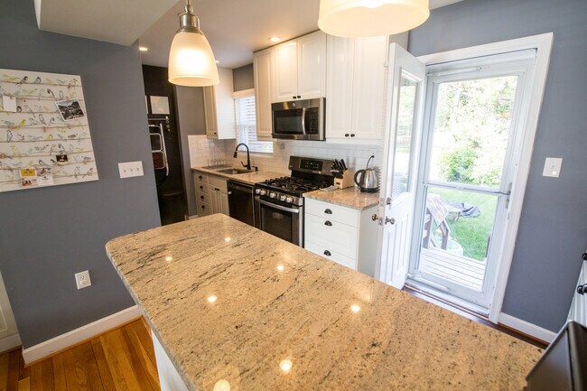 Kitchen with rear walkout to back yard - 5067 10th St NE