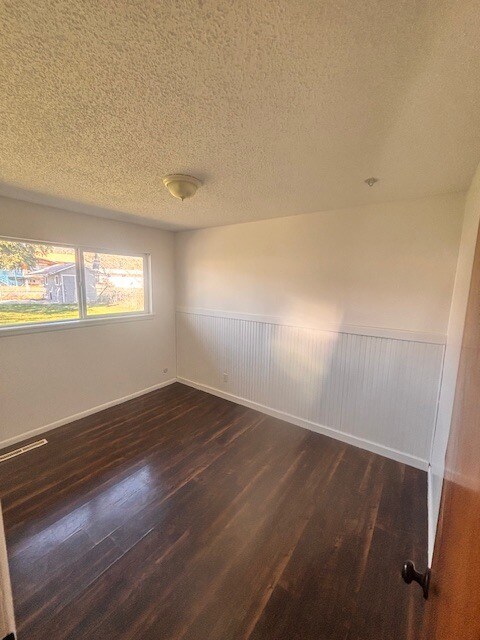 Foto del edificio - 521 Dorie Dr