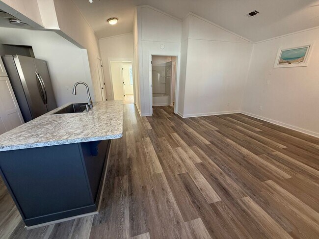 Building Photo - 1720 Aztec St