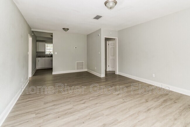 Foto del edificio - 2877 Belair Rd W