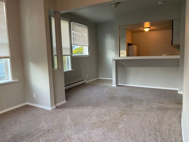 Building Photo - Drexel Stadium - M St Triplex