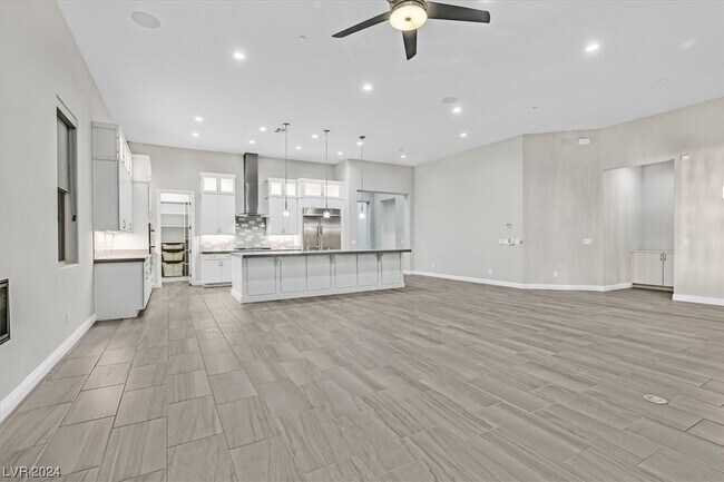 Building Photo - 23 Costa Di Lago
