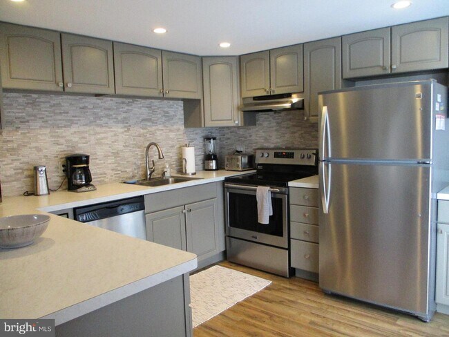 Building Photo - 14621 Deerhurst Terrace