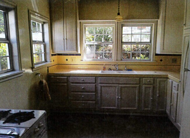 Cocina - 1423 Cabrillo Ave