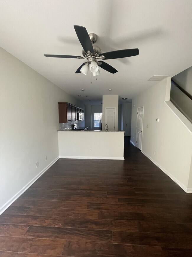 Building Photo - 123 Summerland Dr