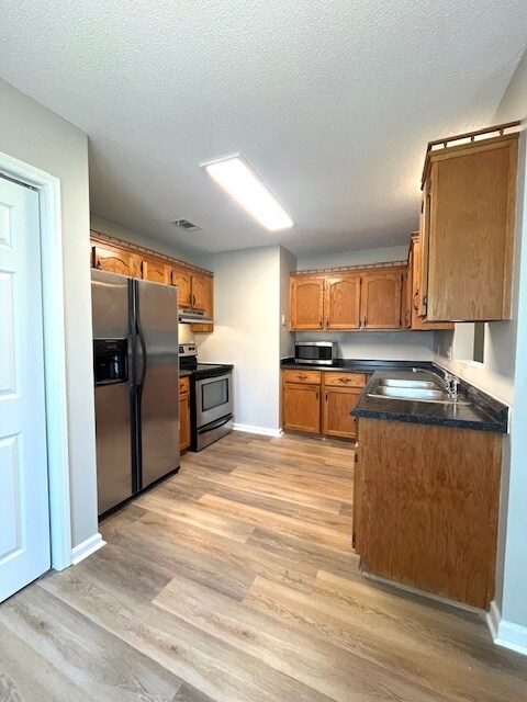 Foto del edificio - 705 Shannon Ridge Dr