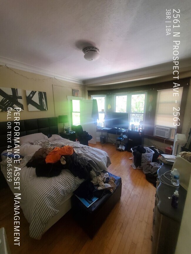 Building Photo - Charming 3BED/1BATH Eastside Upper Unit