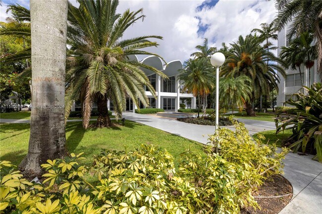 Foto del edificio - 494 NW 165th St