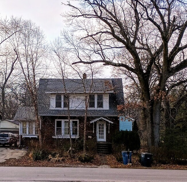 Building Photo - 805 Liberty Trl