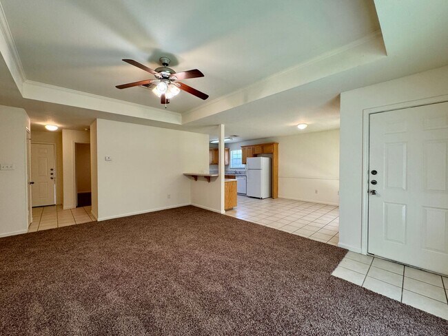 Building Photo - Duplex *LEASING SPECIAL AVAILABLE*