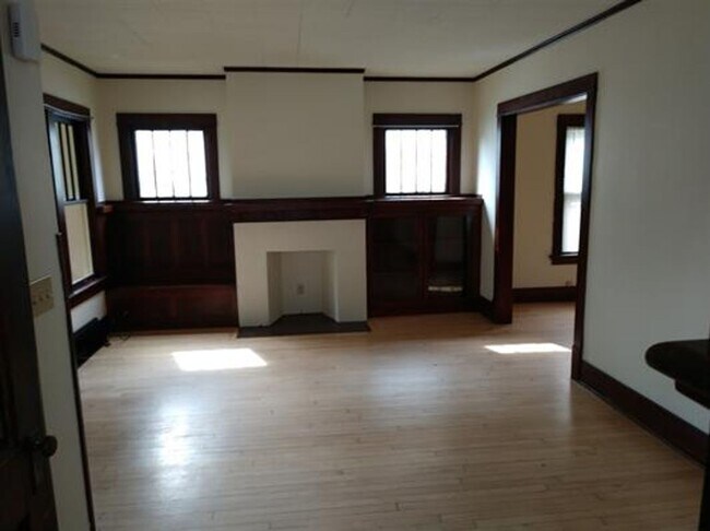 Foto del edificio - Spacious 4-Bed, 1.5-Bath Home in Vilas Nei...